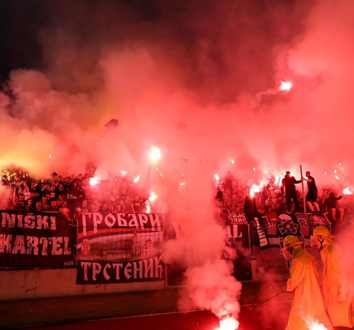 VIDEO+FOTO WOW! Imagini uluitoare din Serbia » Atmosferă incendiară cu 25.000 de fani în tribune la derby-ul Partizan - Steaua Roșie