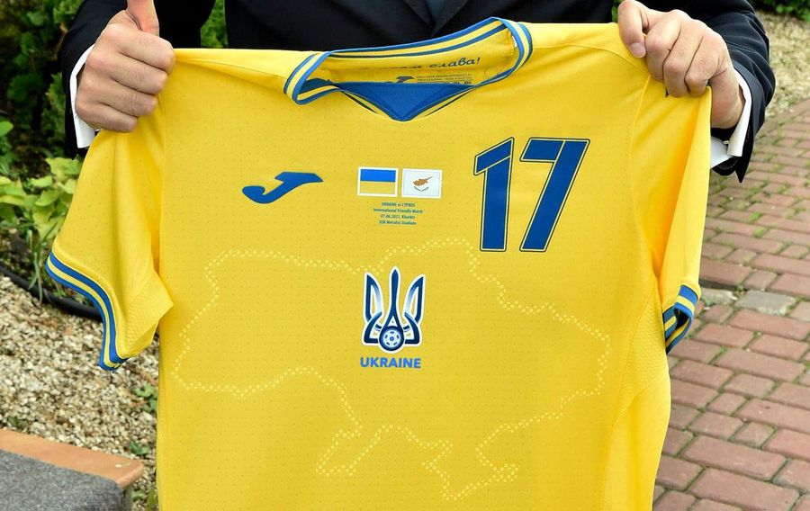 Tricourile Ucrainei, având pe piept conturul țării, inclusiv cu Peninsula Crimeea UEFA, #Șmecherie!