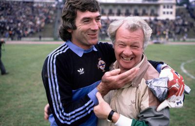 A murit marele selecționer nord-irlandez care l-a învins pe Mircea Lucescu la București, în 1985!