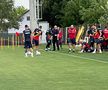 Imagini de la antrenamentul României înaintea meciului cu Finlanda » Mihai Stoichiță, surprins alături de Edi Iordănescu
