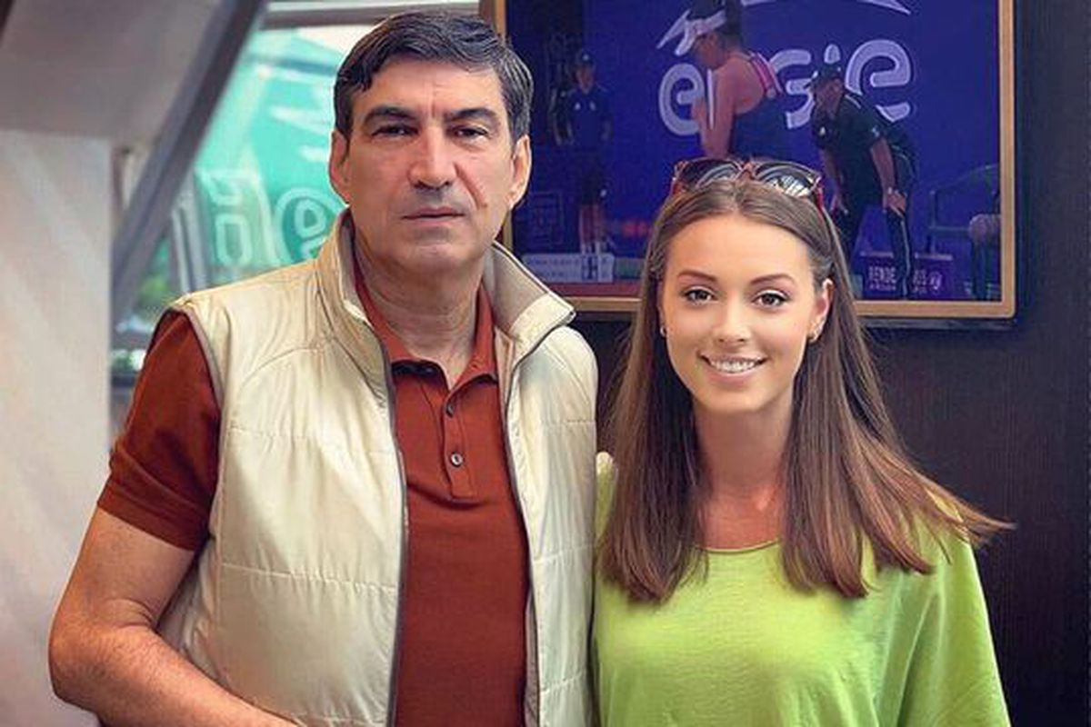 FOTO Cu ea s-a consolat după finală » Jucătorul lui Sepsi care se iubește cu cea mai sexy reporteră