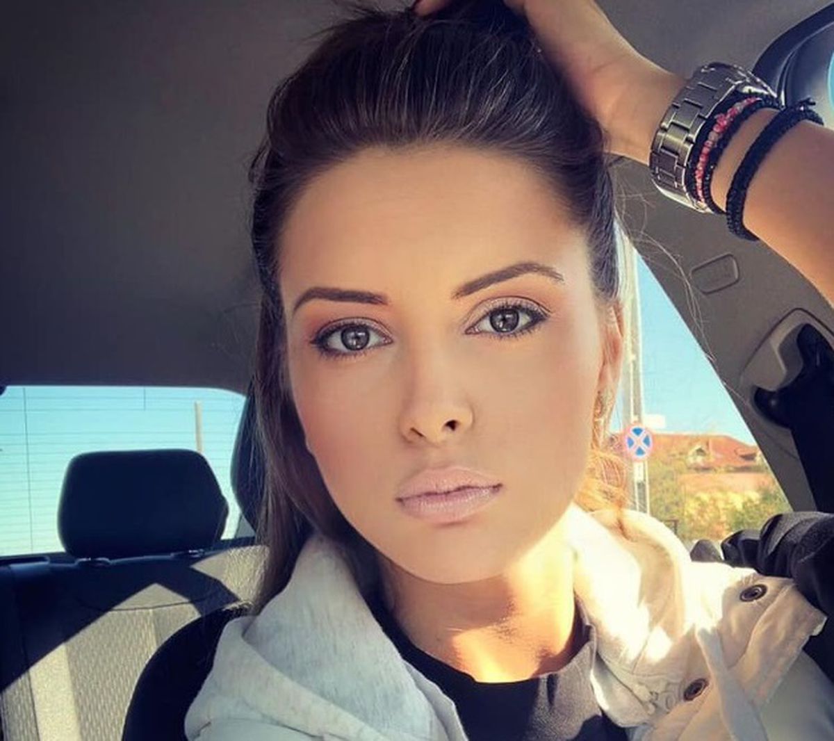 FOTO Cu ea s-a consolat după finală » Jucătorul lui Sepsi care se iubește cu cea mai sexy reporteră