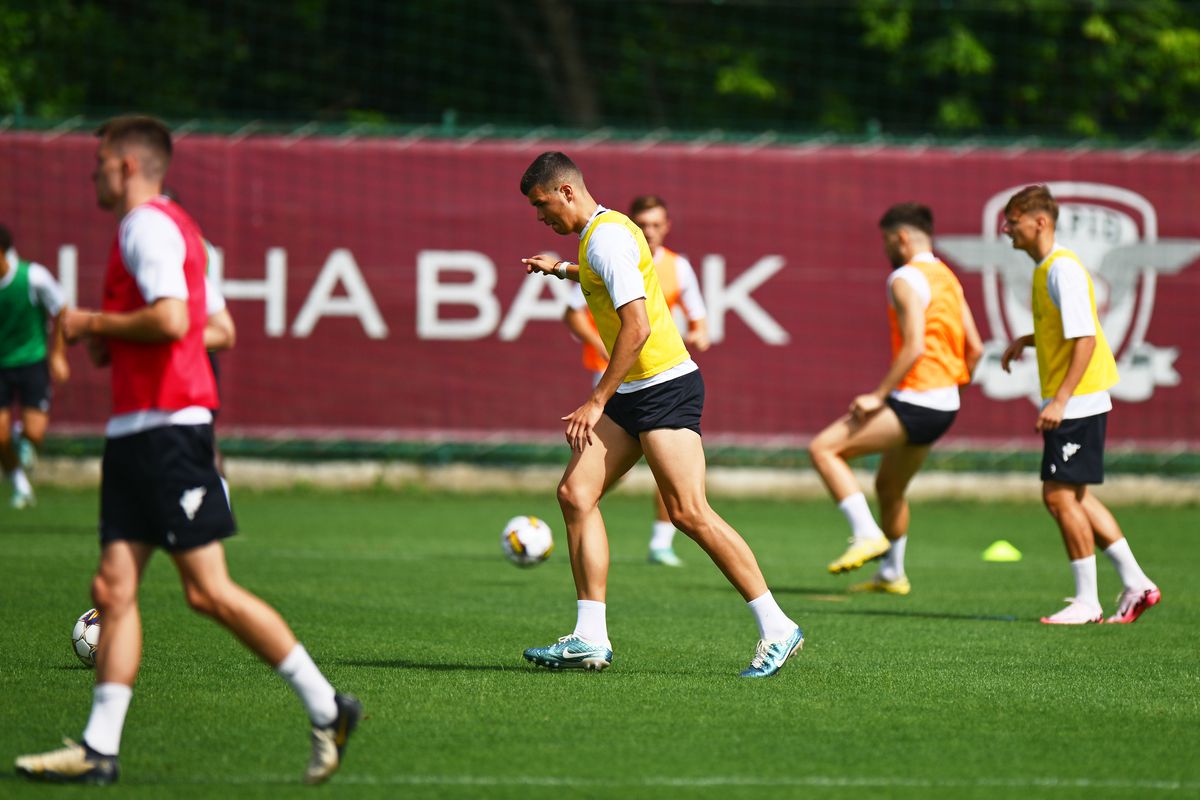 Rapid este foarte aproape de al doilea transfer al verii » Fundașul central așteptat de Lennon