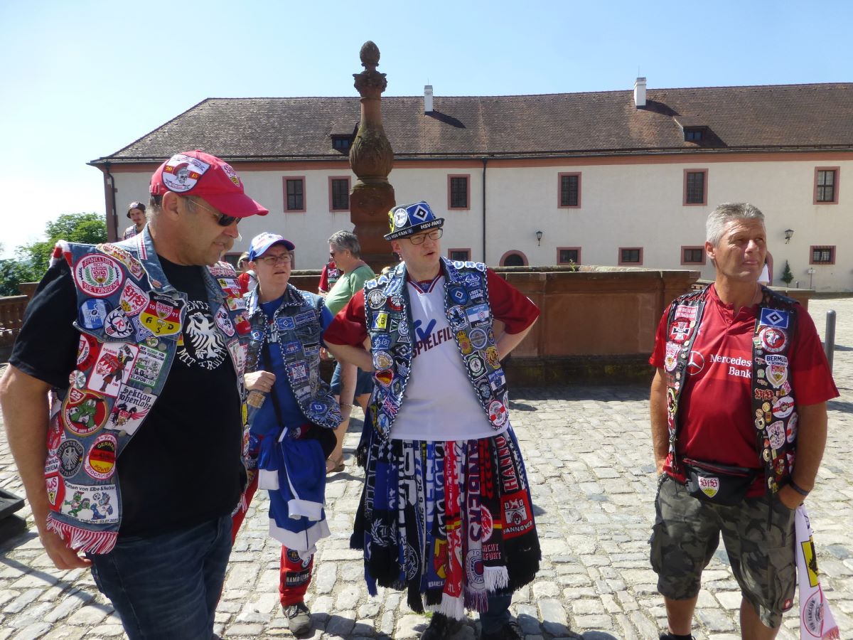 Supershow al suporterilor nemți din fan cluburi chiar în orașul unde stă naționala României! Tabloidul Bild a ales astăzi poza zilei de la festivalul unic în Germania