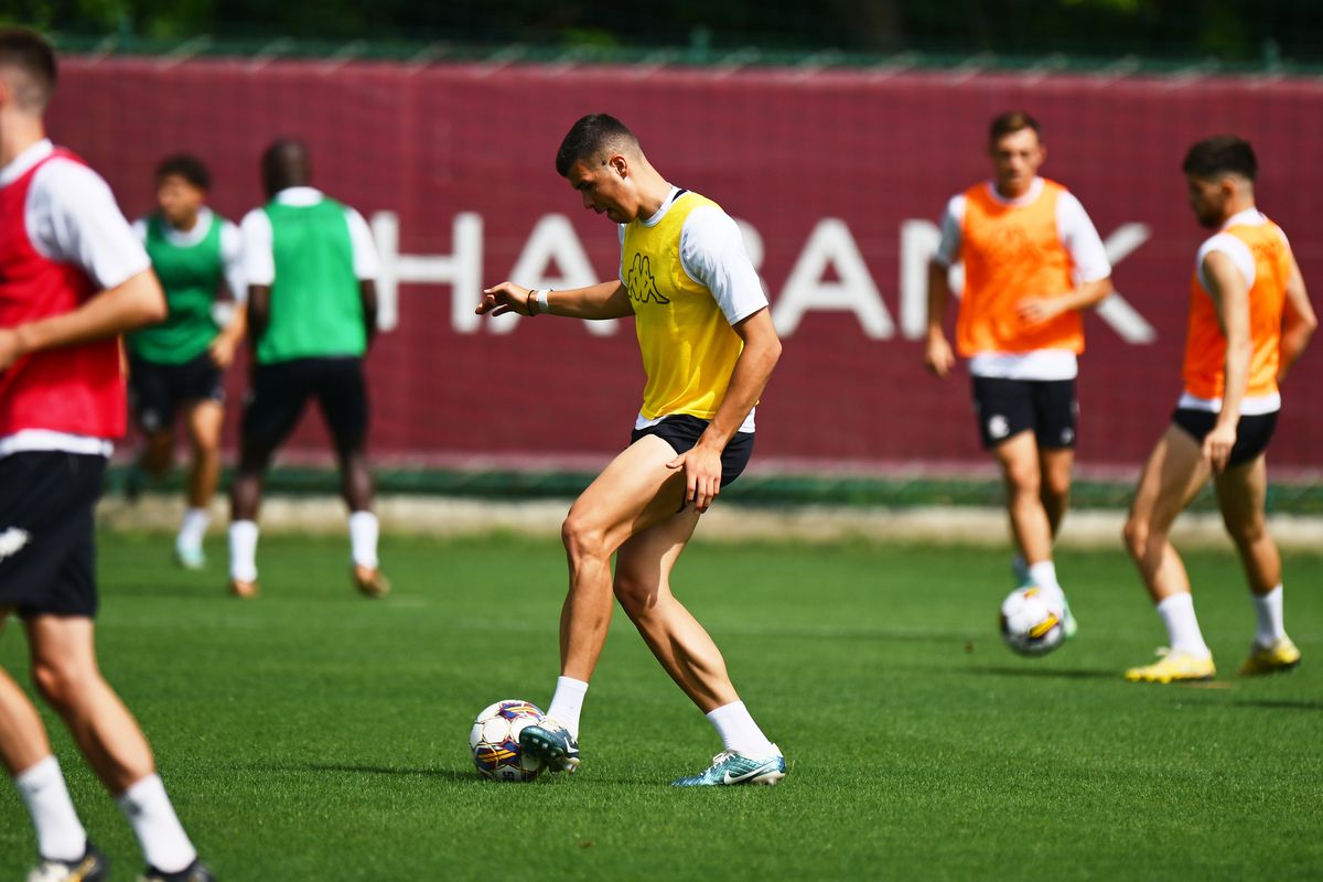 Rapid este foarte aproape de al doilea transfer al verii » Fundașul central așteptat de Lennon