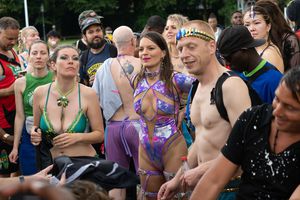 Și semafoarele sunt LGBT! Ce a văzut GSP la festivalul Pride din München » Dezmăț total, evenimente sado-maso pe străzi