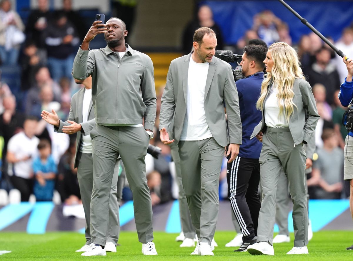 Usain Bolt s-a accidentat aseară la fotbal într-un tradițional eveniment caritabil » Ce a făcut recordmanul mondial jamaican în meciul cu fostele vedete ale Angliei