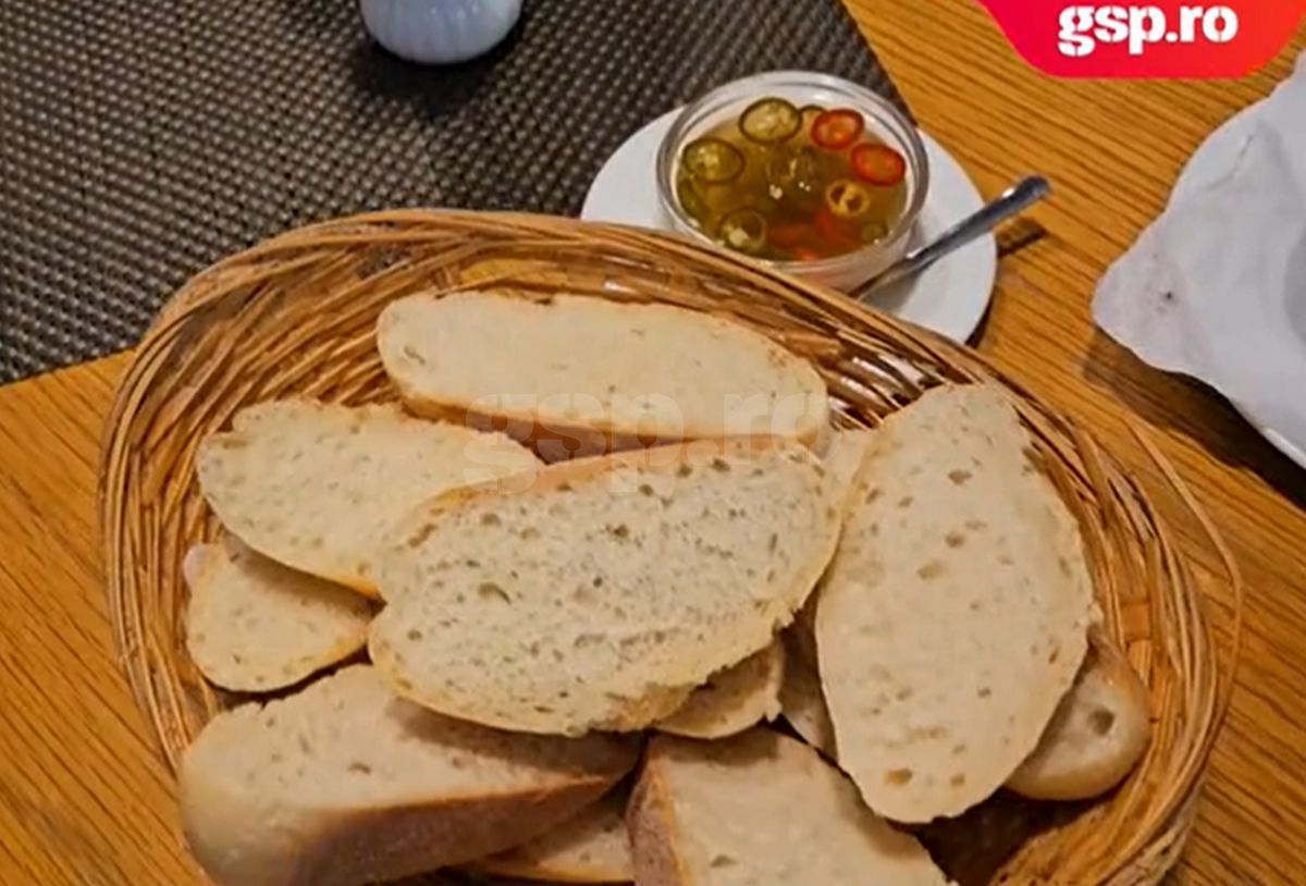 „Hai la românul ăla să mâncăm!” » Bunătăți în restaurantul din Munchen al unui stelist declarat: „Se consumă la pâine... vai de capul meu!” + Cât costă o porție de 5 mititei