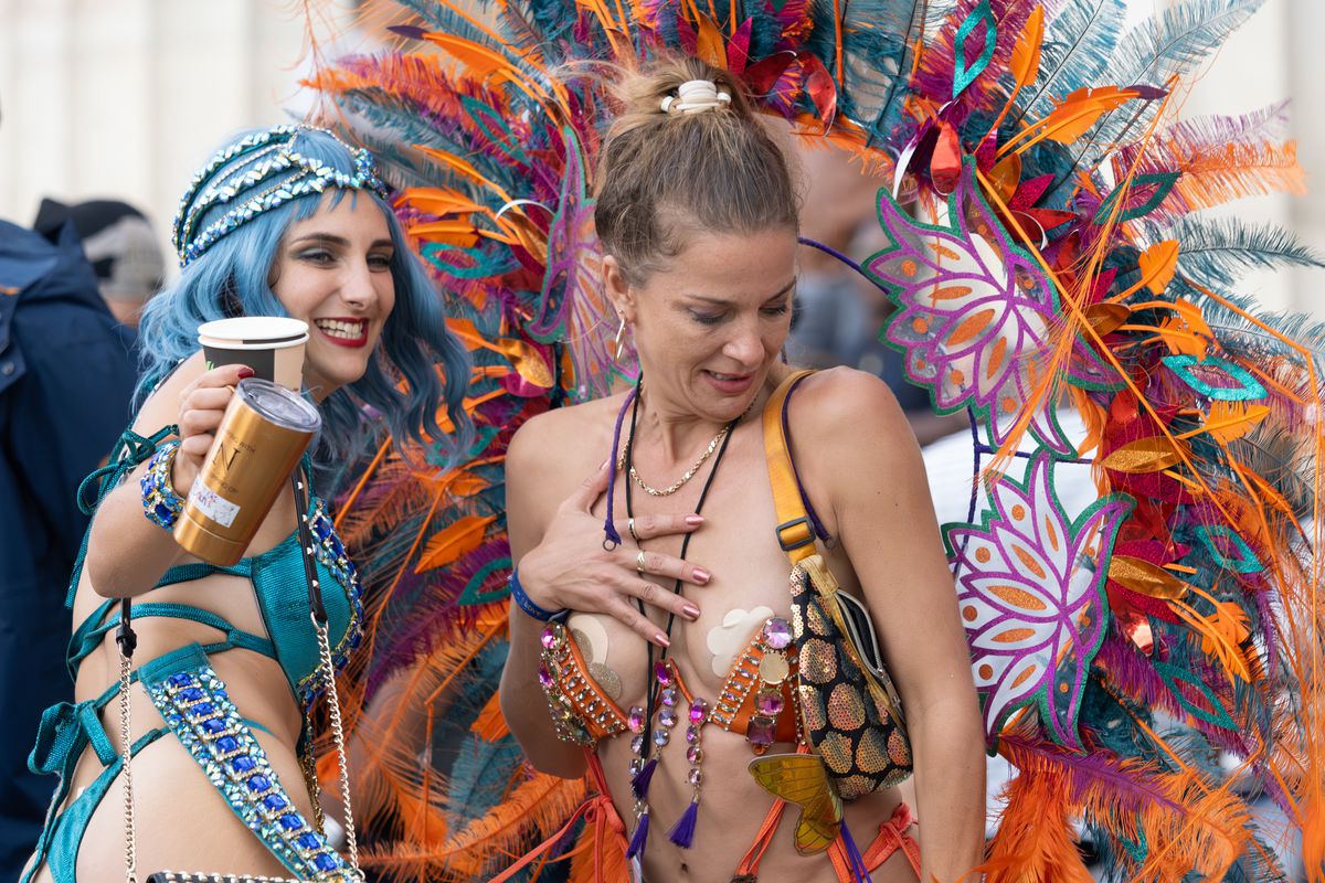 Și semafoarele sunt LGBT! Ce a văzut GSP la festivalul Pride din München » Dezmăț total, copii aduși la dansuri provocatoare, evenimente sadomaso pe străzi