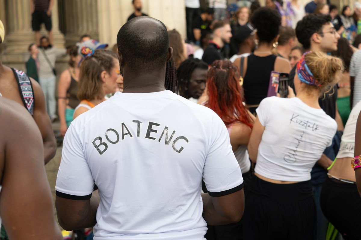 Și semafoarele sunt LGBT! Ce a văzut GSP la festivalul Pride din München » Dezmăț total, copii aduși la dansuri provocatoare, evenimente sadomaso pe străzi