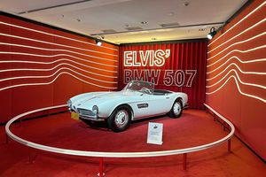 Am vizitat muzeul BMW! „Altar” pentru Elvis Presley, mașina „Regelui” Hagi la loc de cinste + Sute de opere de artă și putere turbo