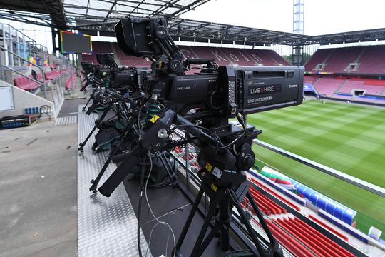 Cine transmite EURO 2024 la TV  // FOTO: Imago