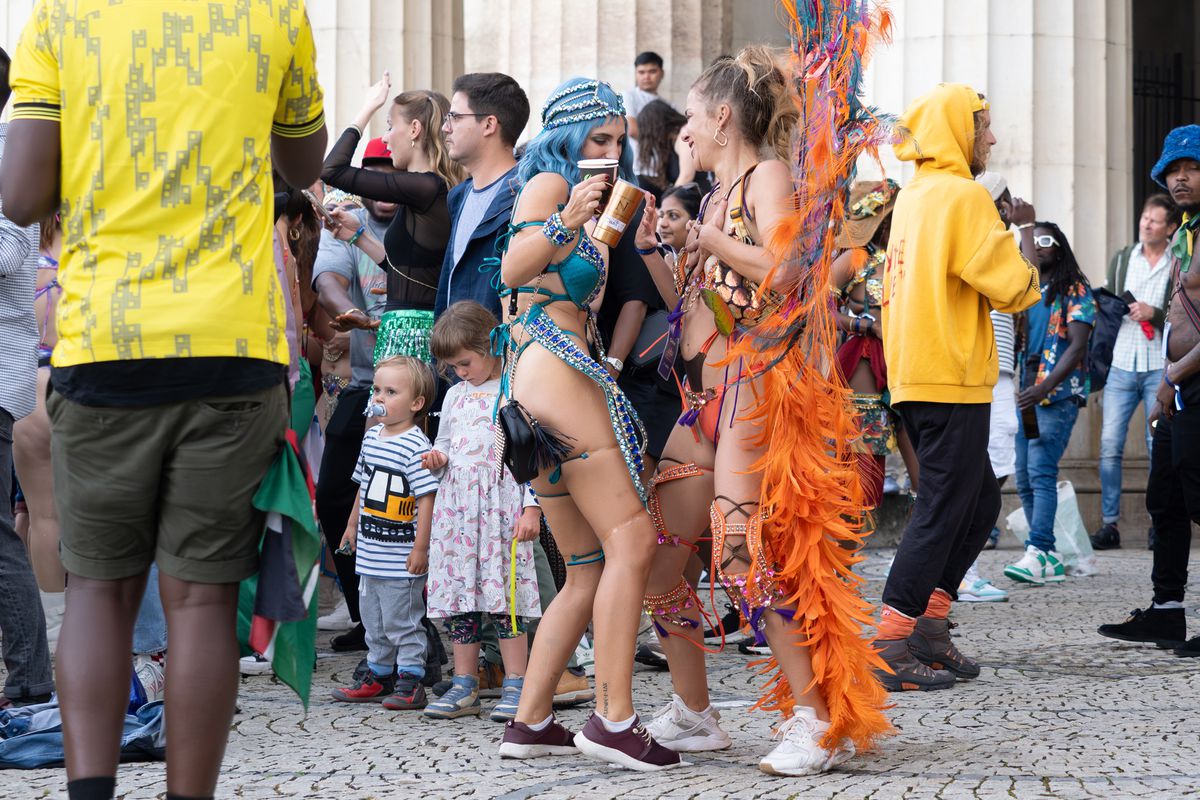 Și semafoarele sunt LGBT! Ce a văzut GSP la festivalul Pride din München » Dezmăț total, copii aduși la dansuri provocatoare, evenimente sadomaso pe străzi