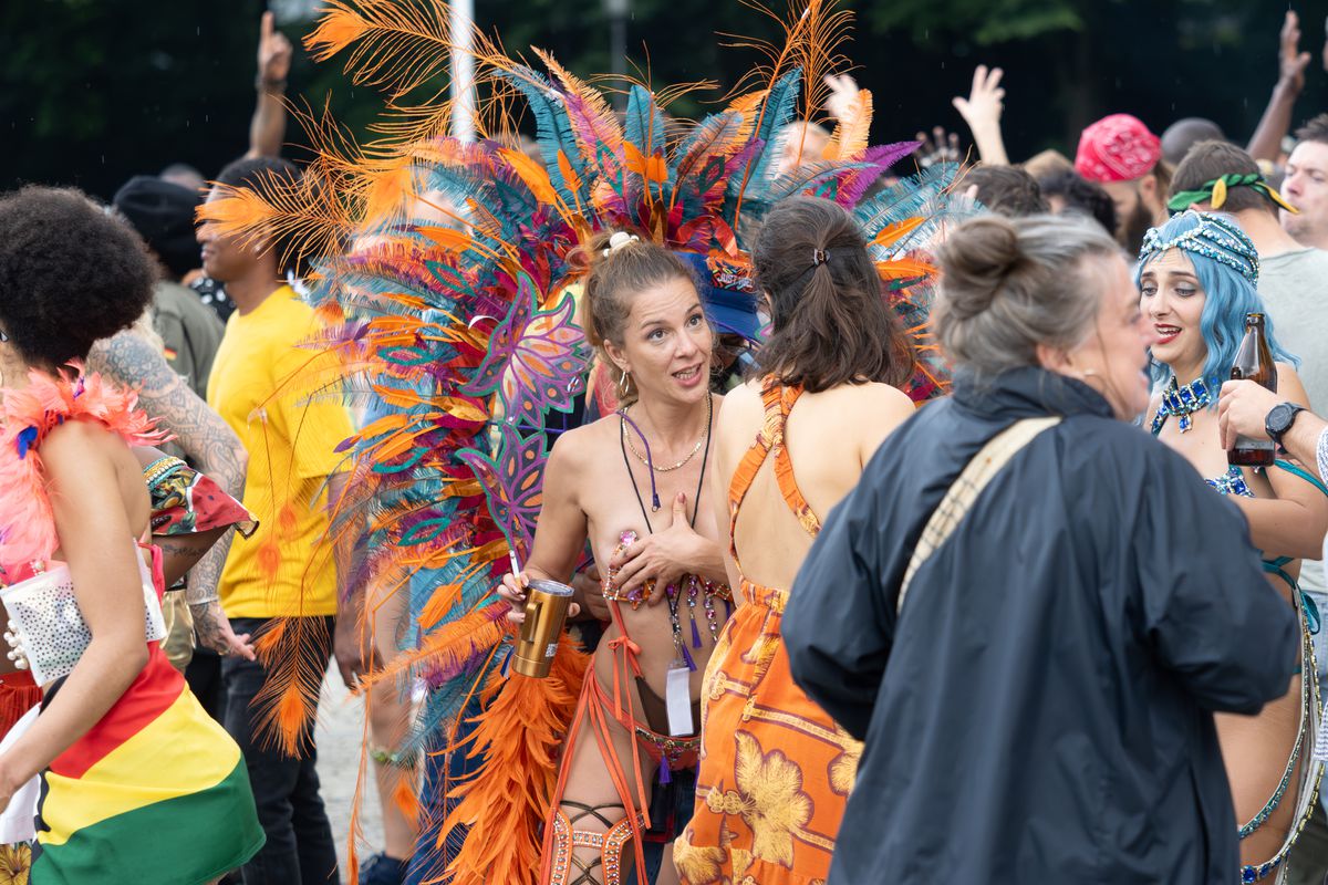 Și semafoarele sunt LGBT! Ce a văzut GSP la festivalul Pride din München » Dezmăț total, copii aduși la dansuri provocatoare, evenimente sadomaso pe străzi