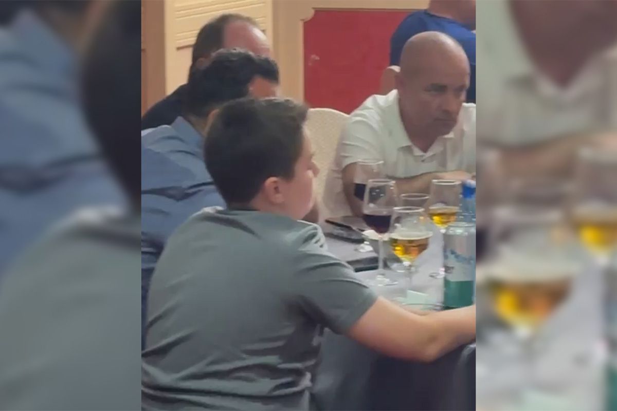 Așa arată chiolhanurile federale ale lui Burleanu! Avem video de la petrecerea prin care șeful FRF își asigură unanimitățile la vot