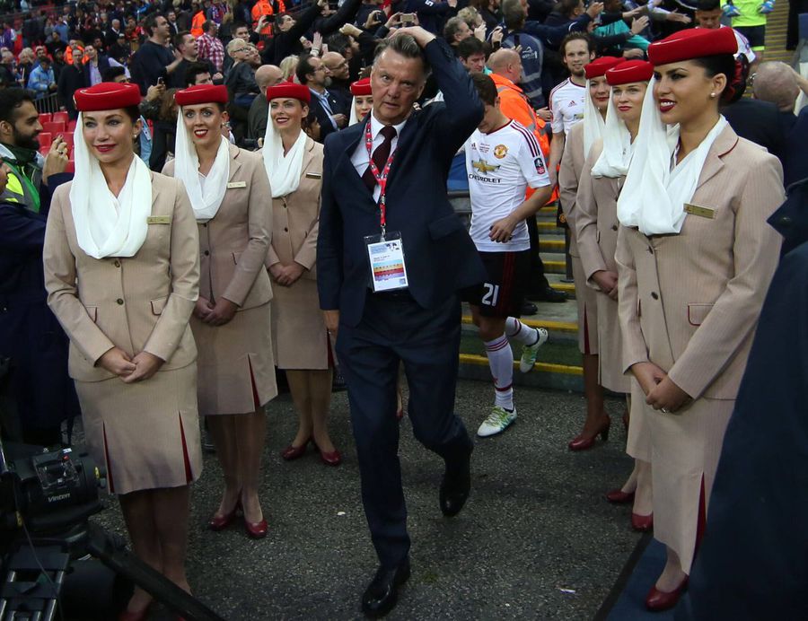Louis van Gaal a plecat în vara lui 2016 de la Manchester United imediat după ce a câștigat Cupa Angliei / Foto: Imago Louis van Gaal, atac devastator la Manchester United » „Club comercial, nu de fotbal! Managerul nu are puteri”