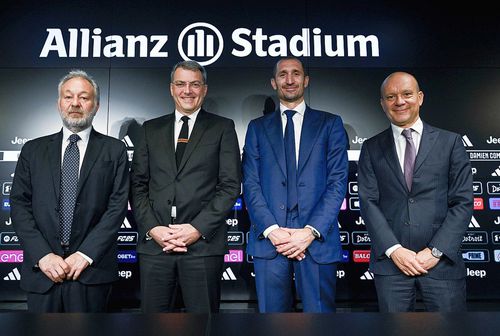 În centru stânga Damien Comolli, alături de Giorgio Chiellini // foto: X @ Juventus