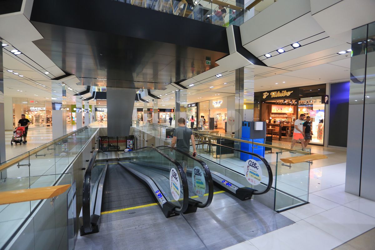 Universitatea Craiova joacă pe un stadion inedit cu Spartak Trnava: intrarea se face prin mall!