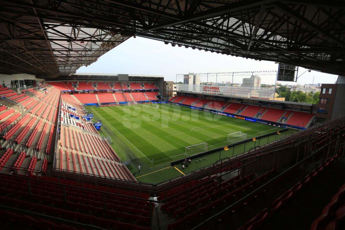 Universitatea Craiova joacă pe un stadion inedit cu Spartak Trnava: intrarea se face prin mall!