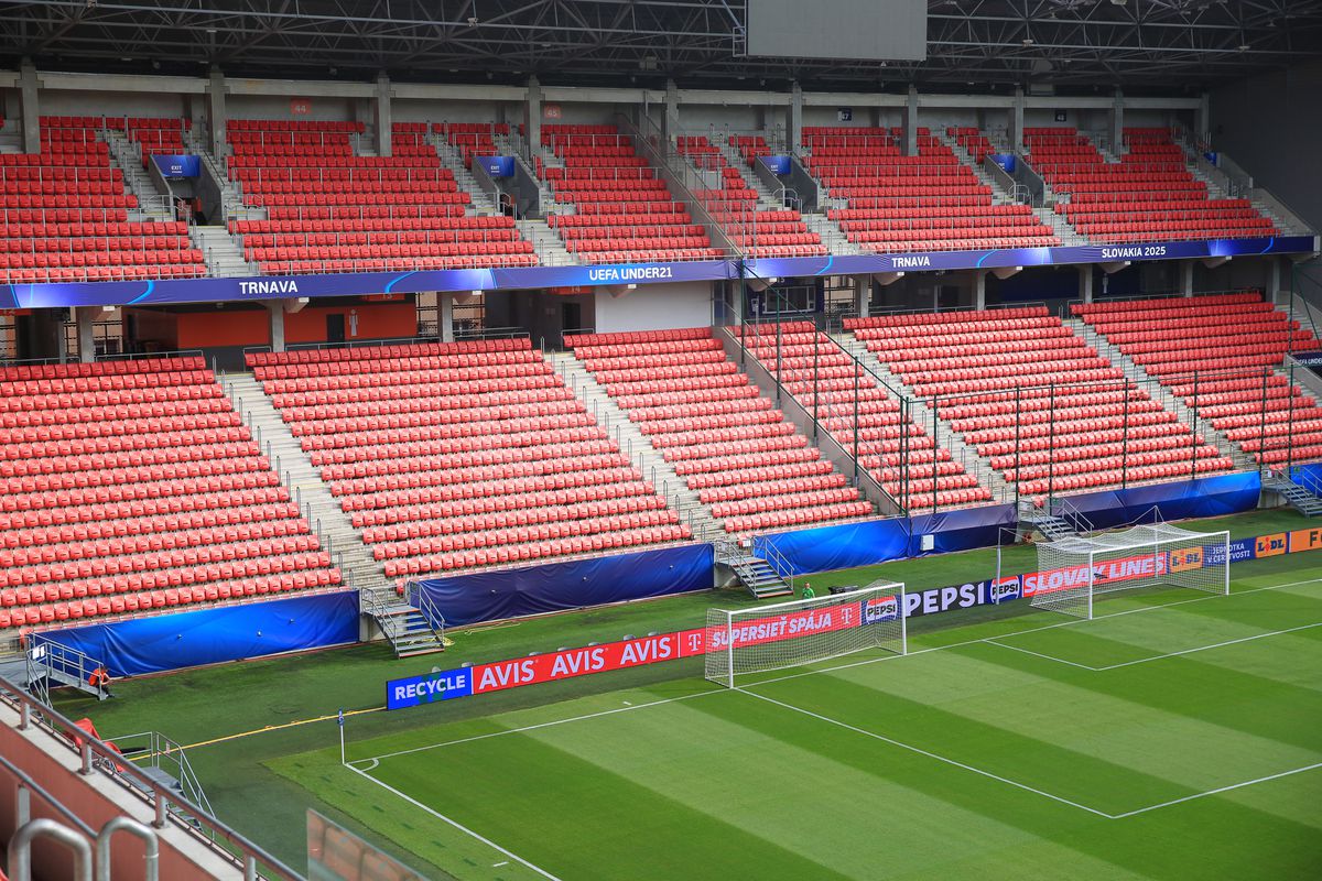 Universitatea Craiova joacă pe un stadion inedit cu Spartak Trnava: intrarea se face prin mall!