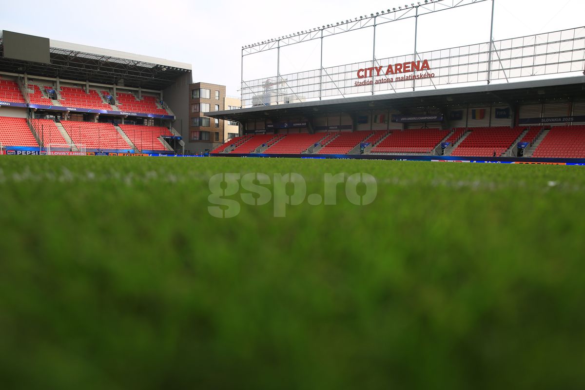 Universitatea Craiova joacă pe un stadion inedit cu Spartak Trnava: intrarea se face prin mall!