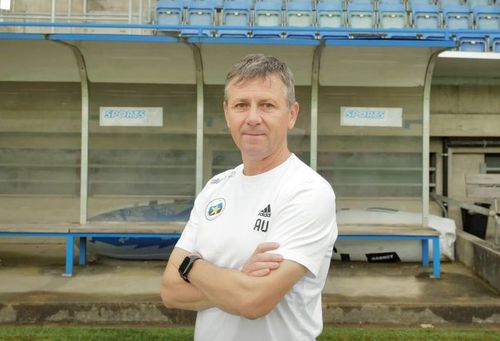 OFICIAL Antrenorul propus de Ilie Dumitrescu în Superliga a rămas fără echipă