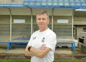 Antrenorul propus de Ilie Dumitrescu în Superliga a rămas fără echipă