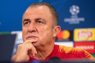 Fotbalistul român îngrozit de Fatih Terim: „Simțeam frică. Mă așteptam să mă răstoarne cu tot cu scaun!”