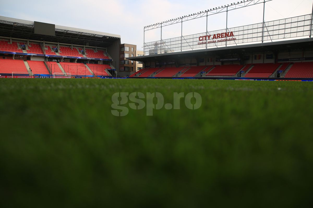Universitatea Craiova joacă pe un stadion inedit cu Spartak Trnava: intrarea se face prin mall!