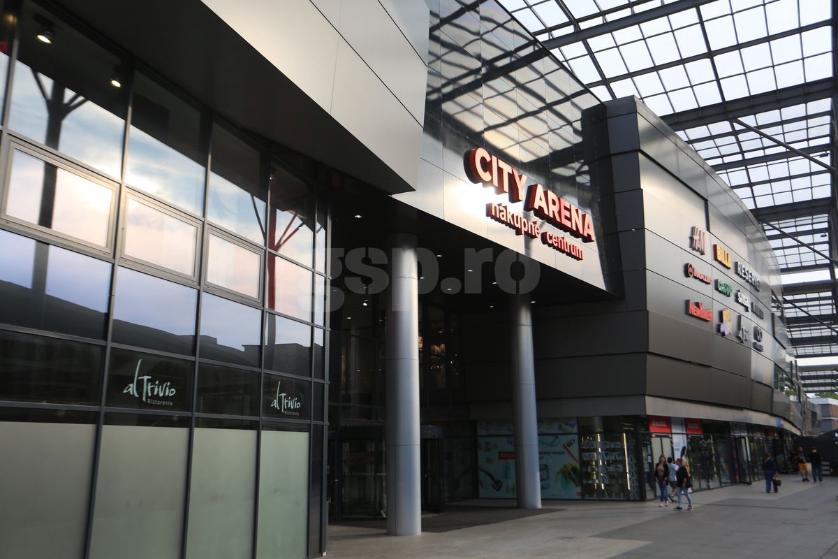 Universitatea Craiova joacă pe un stadion inedit cu Spartak Trnava: intrarea se face prin mall!