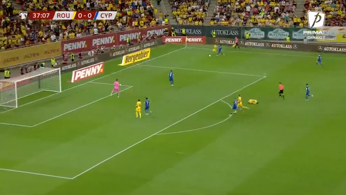 Faza îndelung analizată de VAR, cu câteva momente înainte ca România să „îngenuncheze” Cipru » Trebuia sau nu cartonaș roșu?