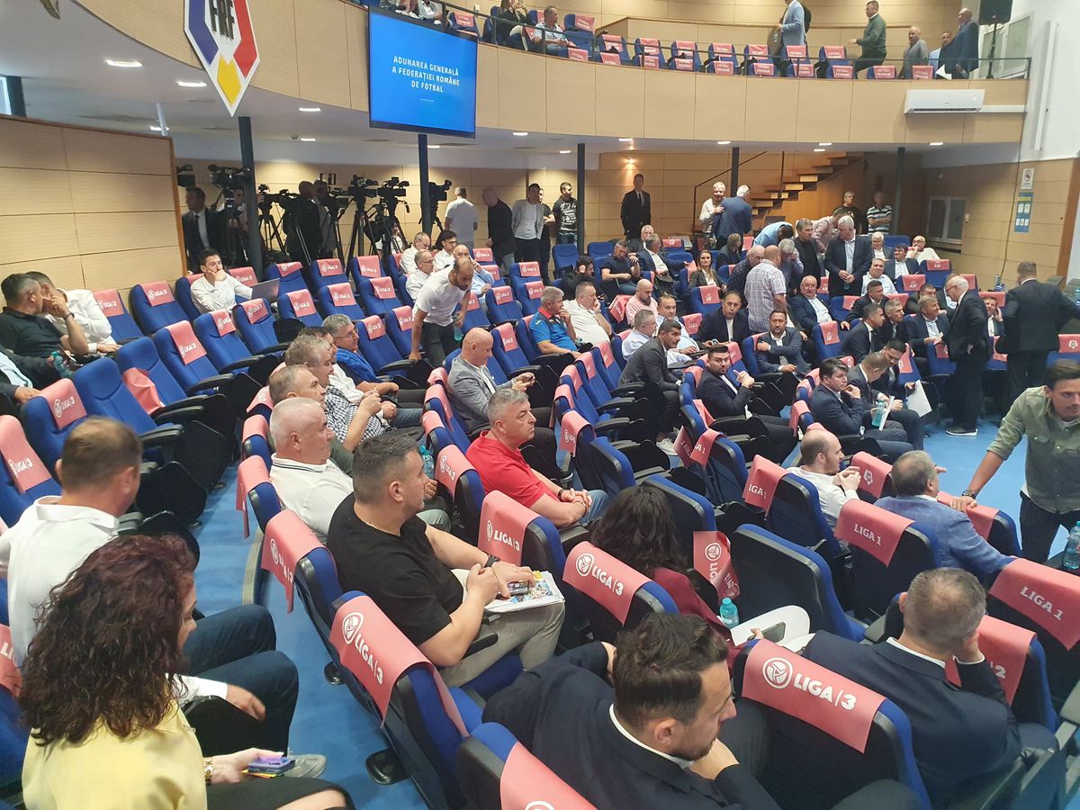 Adrian Mititelu, reacție virulentă după ultimul conflict cu Răzvan Burleanu: „Sunt niște profitori! Așteaptă să mănânce o sarma și să bea un suc”