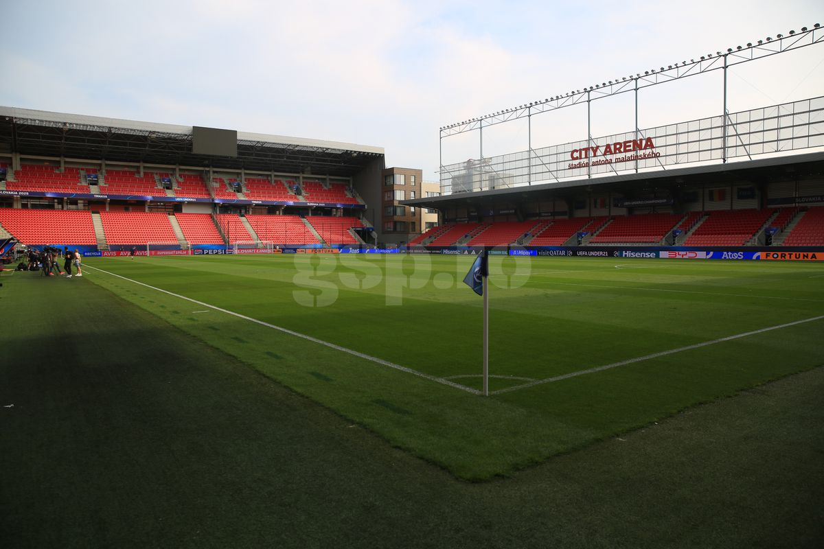 Universitatea Craiova joacă pe un stadion inedit cu Spartak Trnava: intrarea se face prin mall!