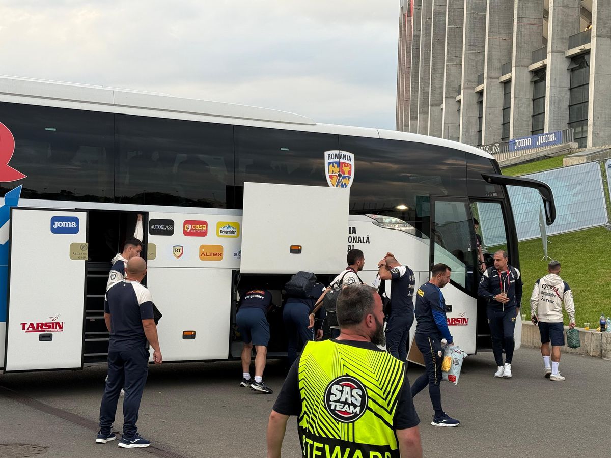 Autocarul României a ajuns la Arenă, înainte de meciul cu Cipru