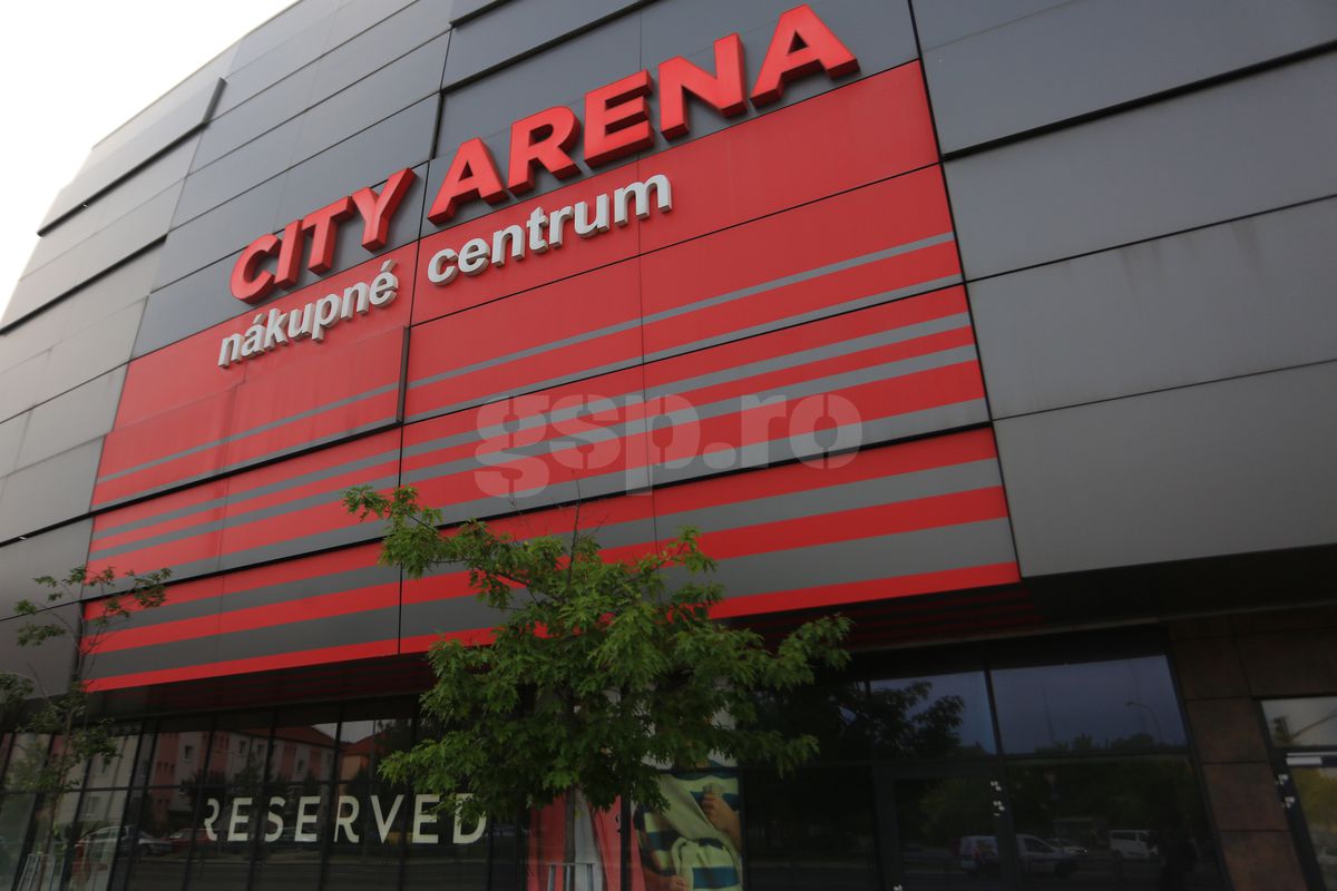 Universitatea Craiova joacă pe un stadion inedit cu Spartak Trnava: intrarea se face prin mall!