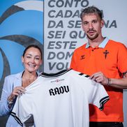 Ionuț Radu, prezentând tricoul lui Celta Vigo, lângă președintele clubului, Maria Mouriño / Foto: X Celta Vigo