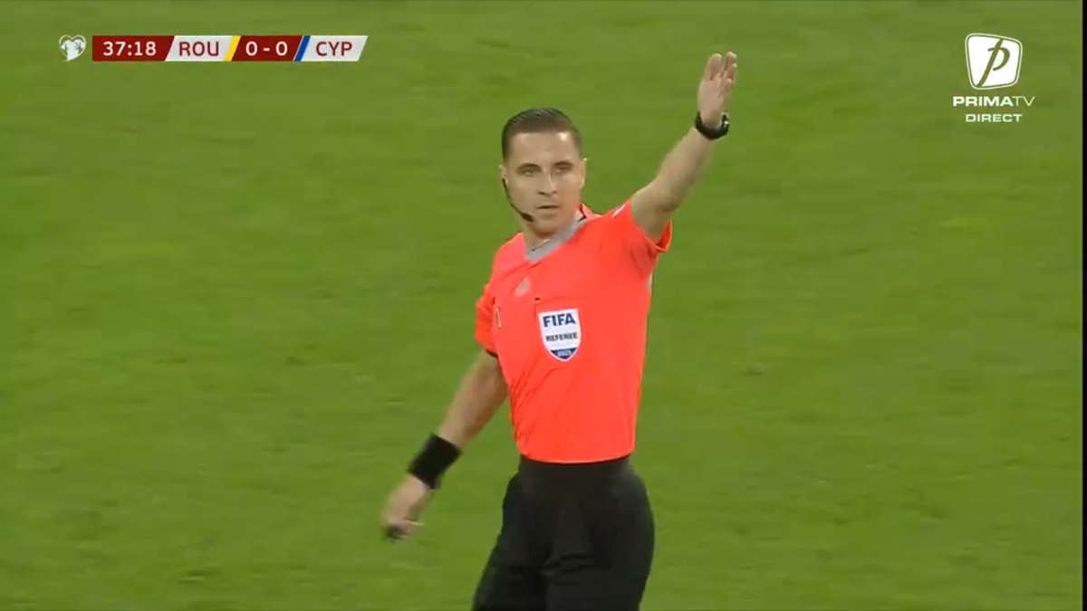 Faza îndelung analizată de VAR, cu câteva momente înainte ca România să „îngenuncheze” Cipru » Trebuia sau nu cartonaș roșu?
