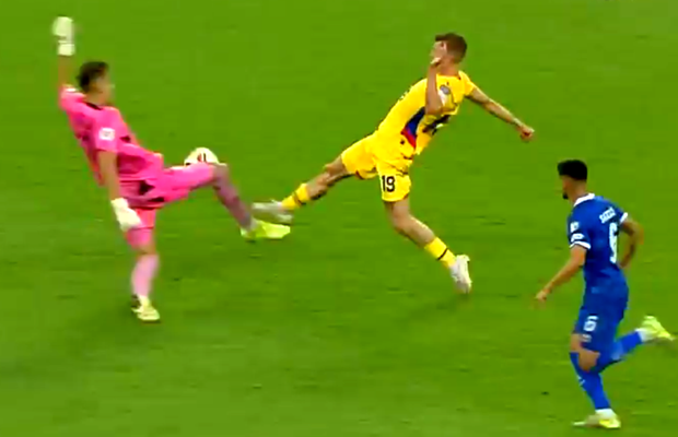 Faza îndelung analizată de VAR, cu câteva momente înainte ca România să „îngenuncheze” Cipru » Trebuia sau nu cartonaș roșu?