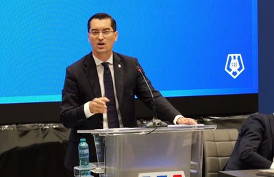 Scandal la Adunarea Generală a FRF între Răzvan Burleanu și Adrian Mititelu » Spiritele s-au încins în sală: „Bă nebunule, ne faci sclavi pe toți?”