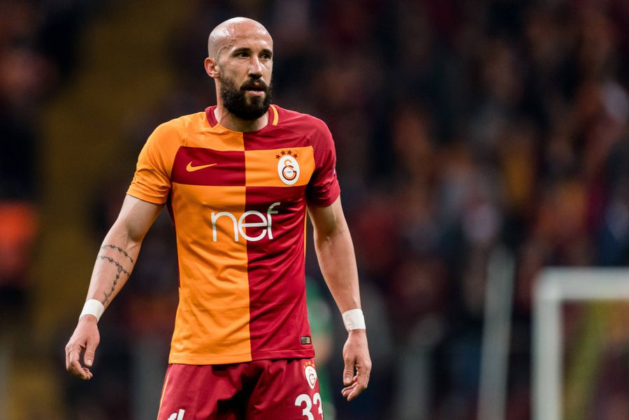 Iasmin Latovlevici, în tricoul lui Fatih Terim / foto: Imago Images Fotbalistul român îngrozit de Fatih Terim: „Simțeam frică. Mă așteptam să mă răstoarne cu tot cu scaun!”