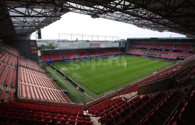 Universitatea Craiova joacă pe un stadion inedit cu Spartak Trnava: intrarea se face prin mall!