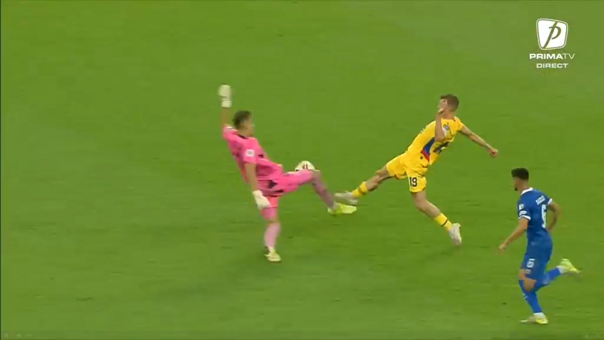 Faza îndelung analizată de VAR, cu câteva momente înainte ca România să „îngenuncheze” Cipru » Trebuia sau nu cartonaș roșu?