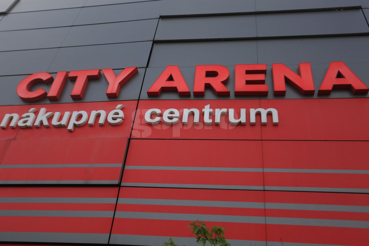 Universitatea Craiova joacă pe un stadion inedit cu Spartak Trnava: intrarea se face prin mall!