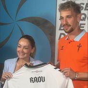 Ionuț Radu, prezentând tricoul lui Celta Vigo, lângă președintele clubului, Maria Mouriño / Foto: GSP.ro