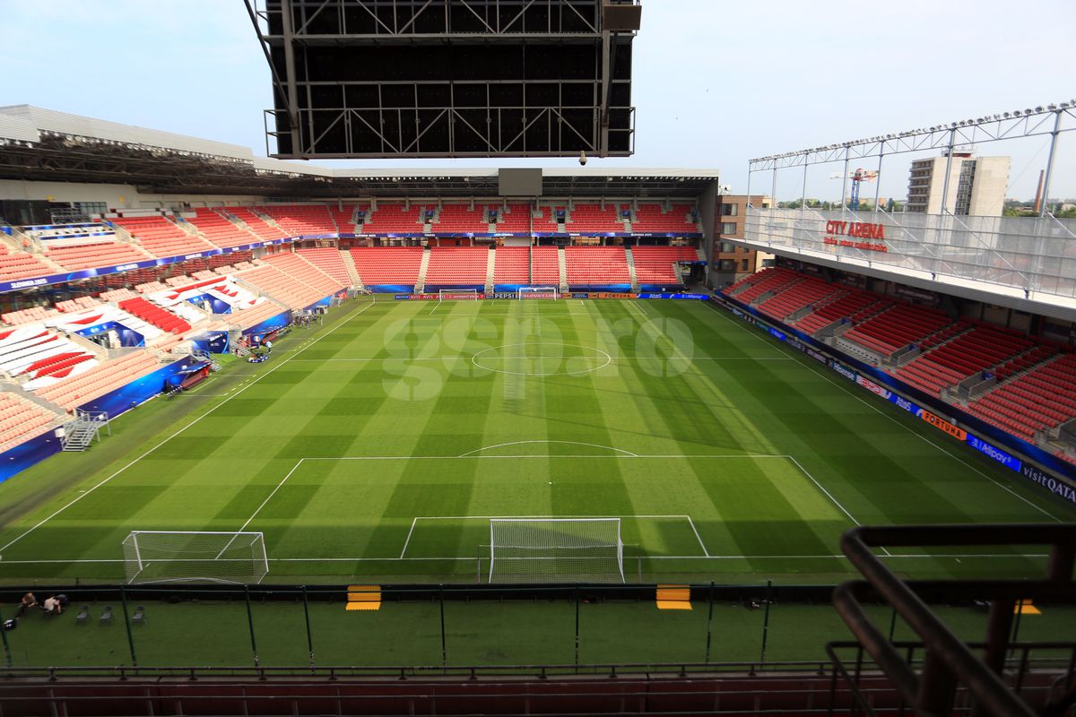 Universitatea Craiova joacă pe un stadion inedit cu Spartak Trnava: intrarea se face prin mall!