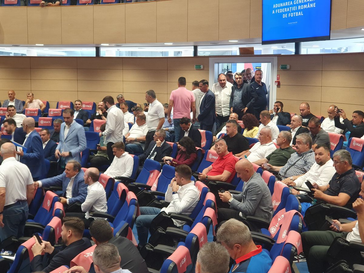 Scandal la Adunarea Generală a FRF între Răzvan Burleanu și Adrian Mititelu » Spiritele s-au încins în sală: „Bă nebunule, ne faci sclavi pe toți?”