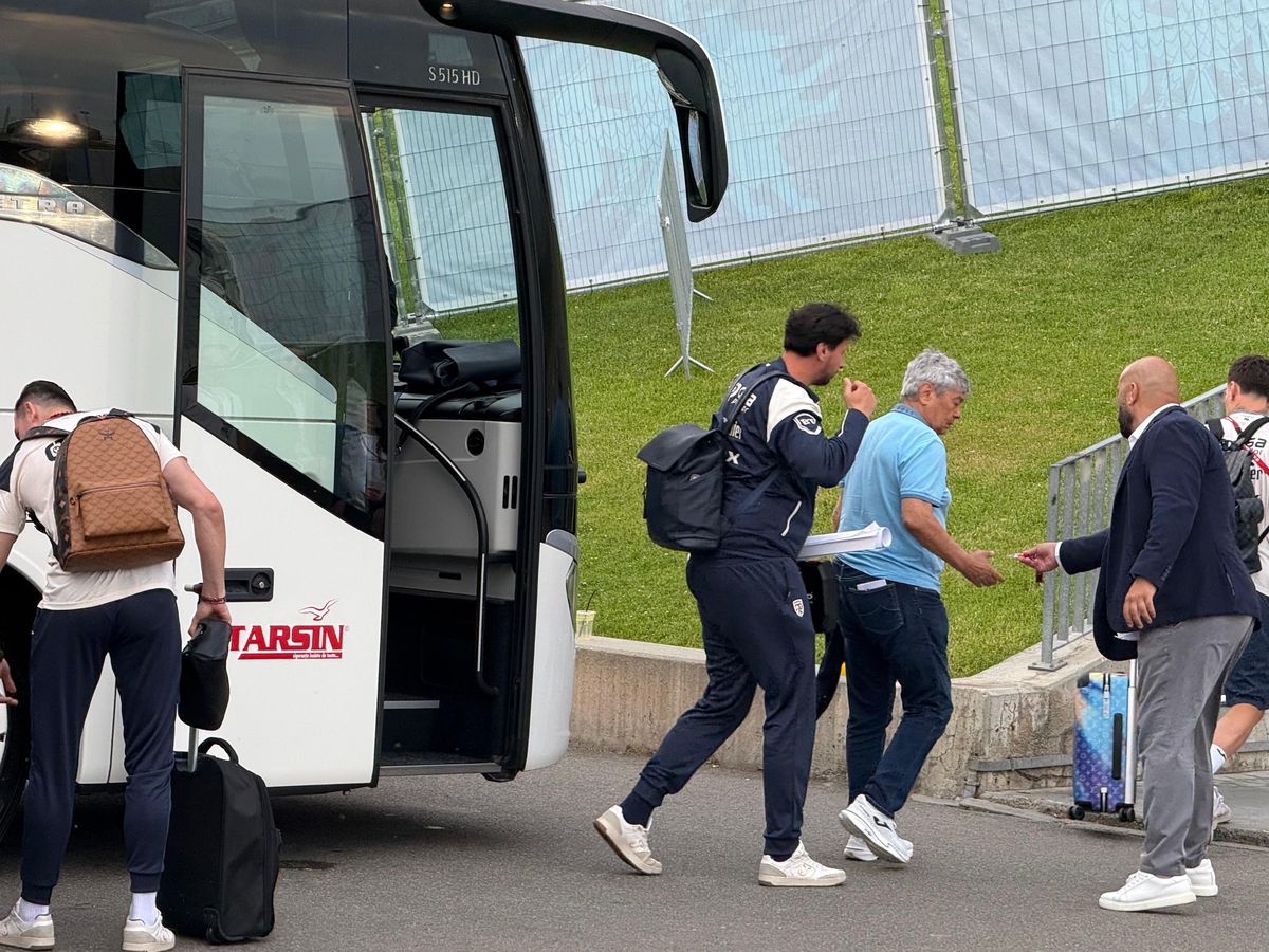 Autocarul României a ajuns la Arenă, înainte de meciul cu Cipru