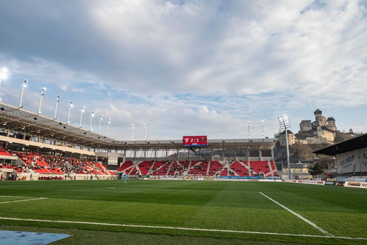 Stadionul din Trencin se află la poalele unui castel / Sursă foto: Imago Images
