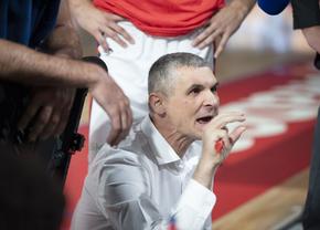 „Dă-o în mama mă-sii” » Antrenorii celor două finaliste din Liga Națională de Baschet au criticat arbitrajul după meciul 4: „E strigător la cer!”