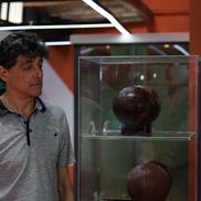 Miodrag Belodedici și Dănuț Lupu, la colecția tuturor baloanelor folosite la Campionatele Mondiale